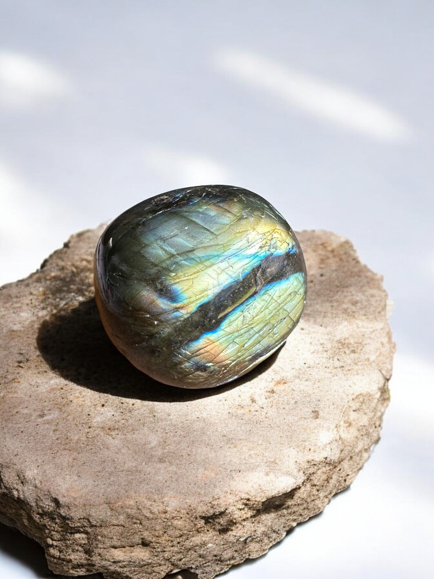 Blue flash labradorite palm stone A