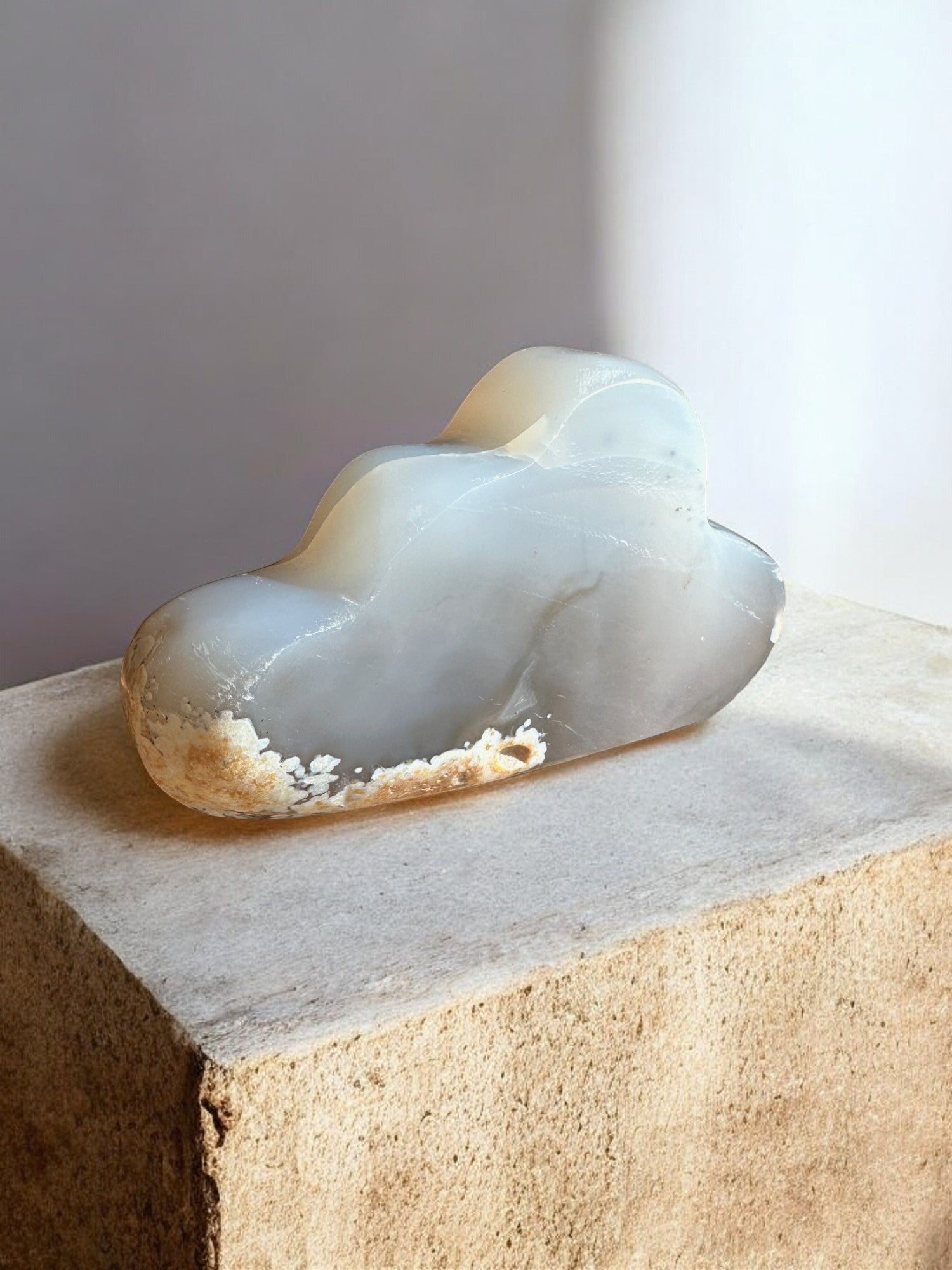 druzy_agate_crystal cloud on a concrete